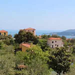 Casa vacanze La Civetta Sul Como', La Spezia